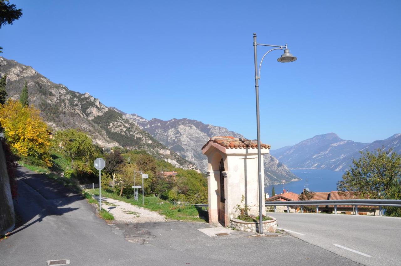 Villetta 56 Blu Yellow And Red Lake View Garden Private Parking By Garda Domus Mea Tremosine Exterior photo