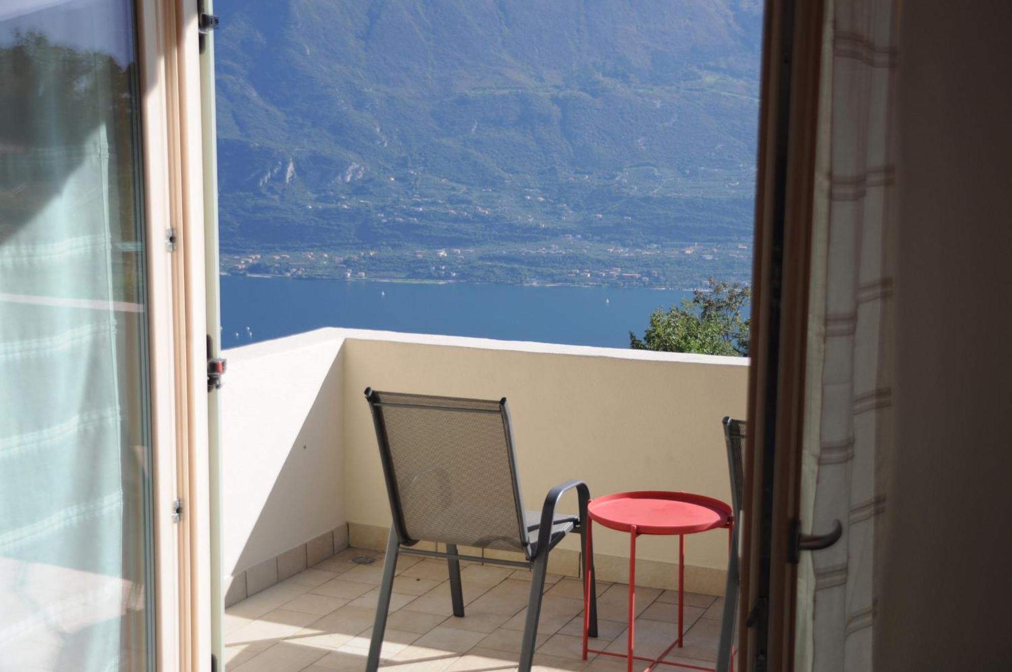 Villetta 56 Blu Yellow And Red Lake View Garden Private Parking By Garda Domus Mea Tremosine Exterior photo